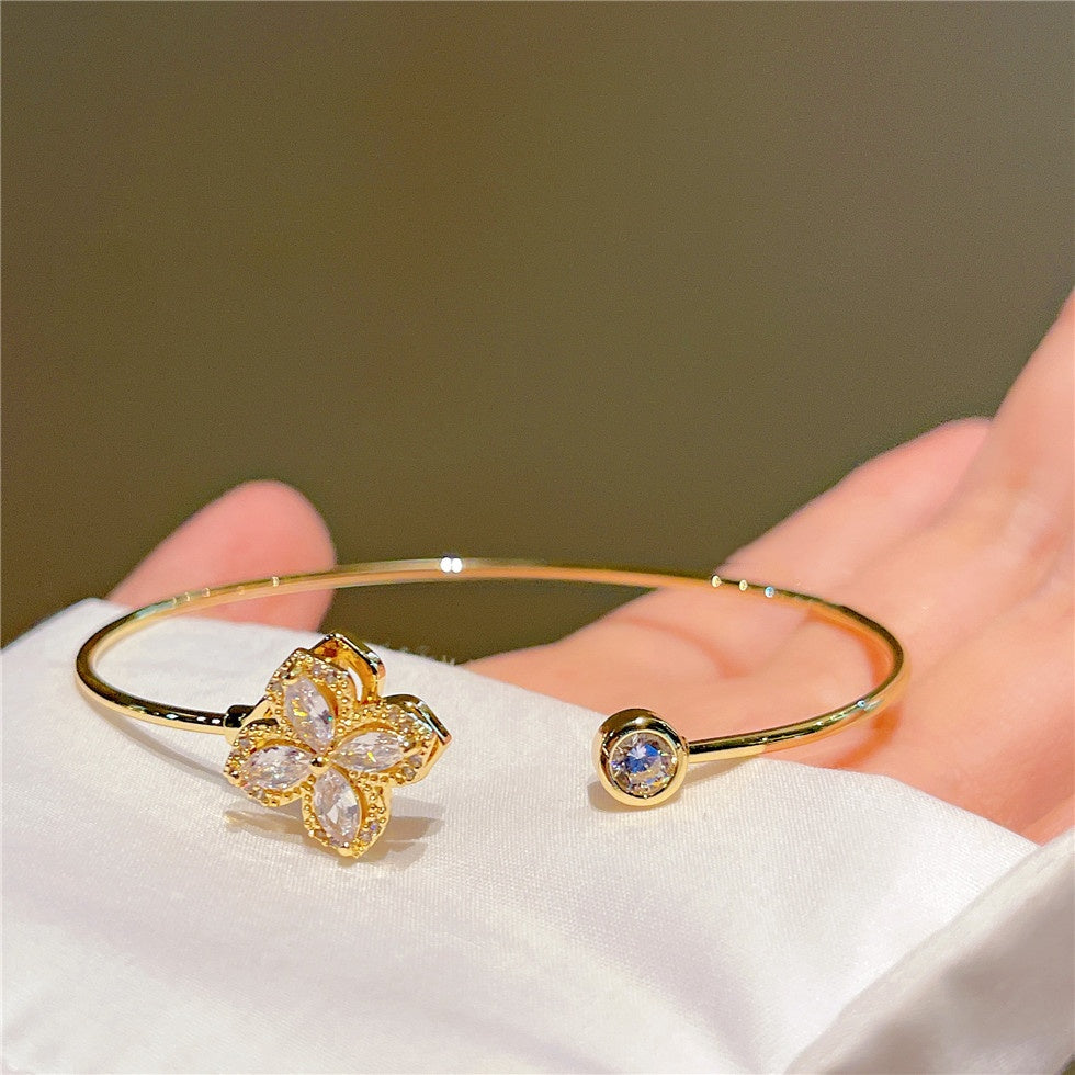 Main Open Adjustable Four-Leaf Clover Bracelet image