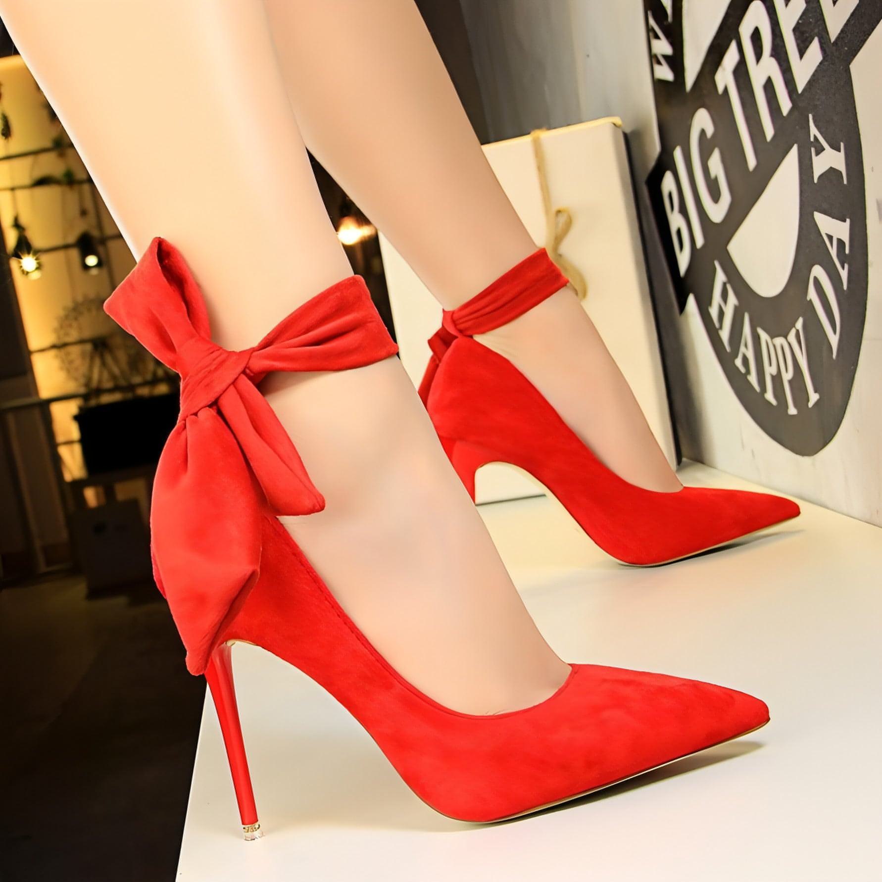 Main Single shoe high heels with a bow image